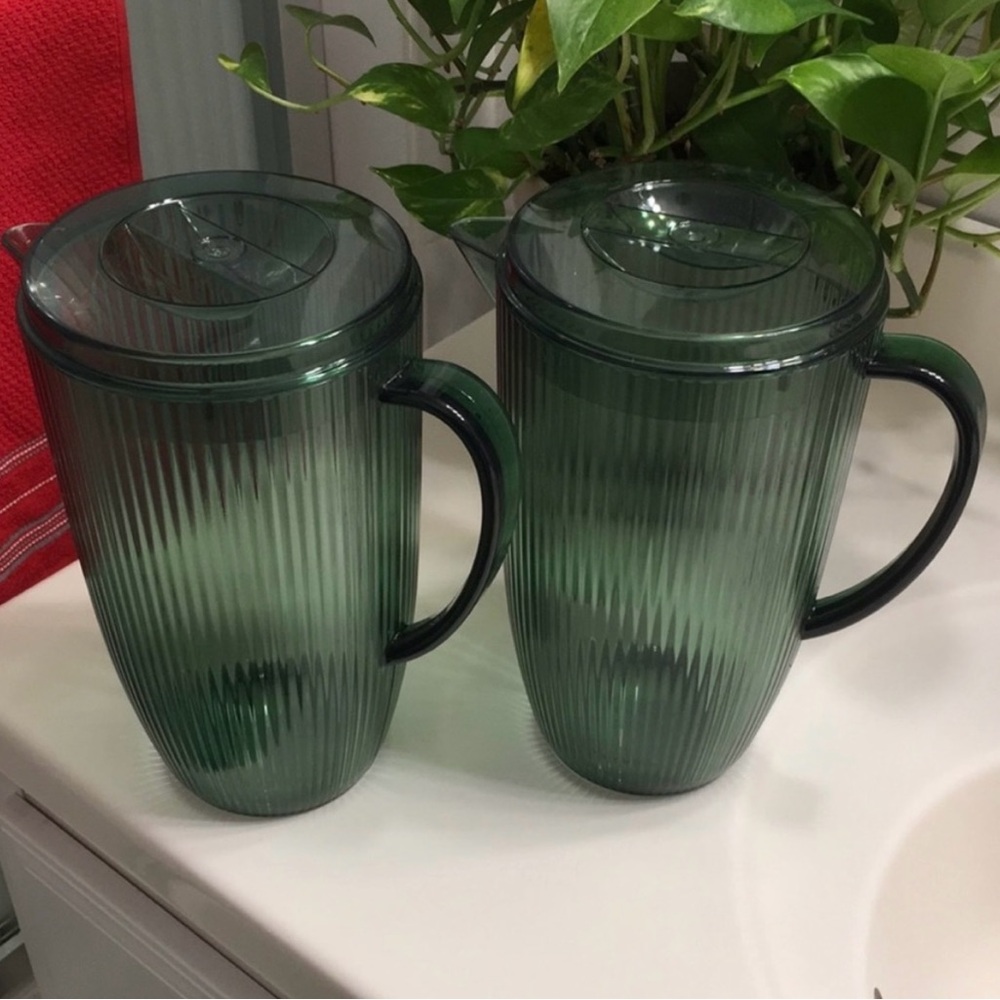 NEW “ 2 set “ Ribbed Pitcher 2.5 Liter